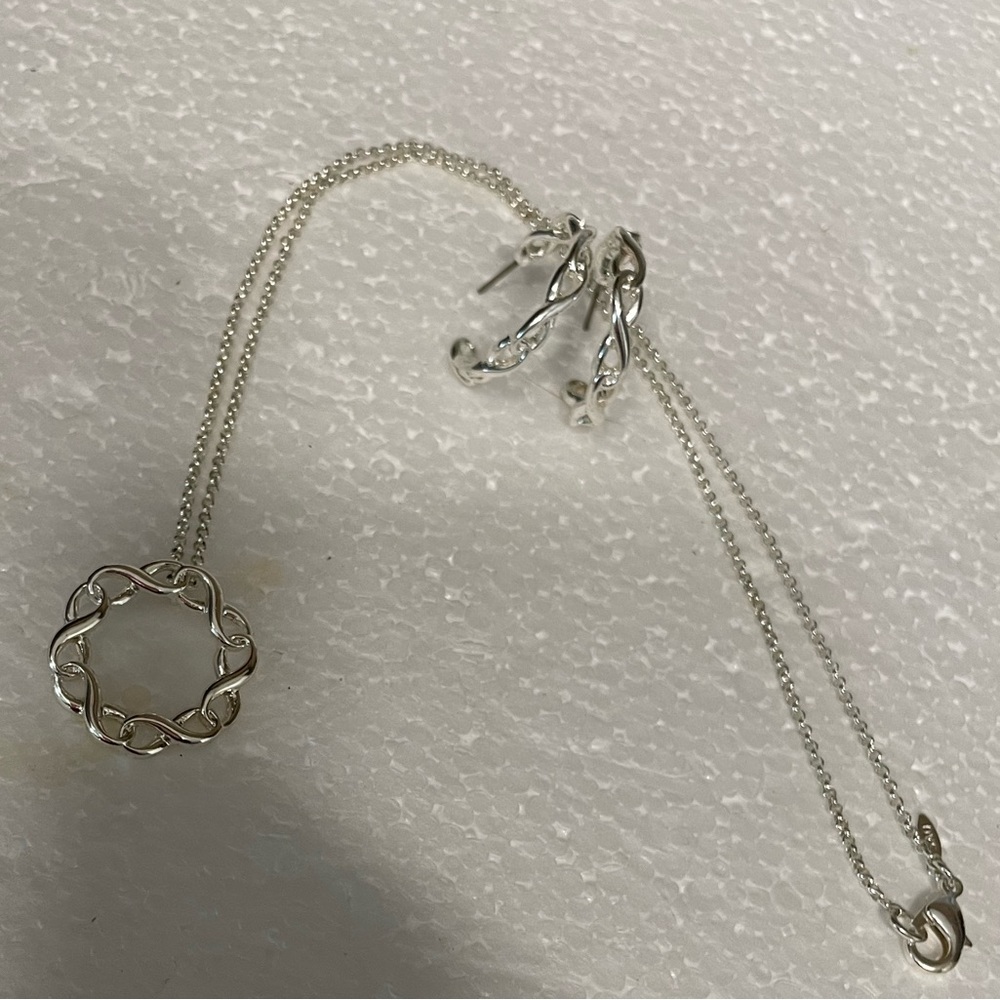 NWOT VTG Jewelry by Avon, Infinity Necklace In Support Against Domestic Violence